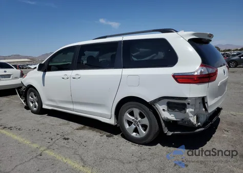 2018 Toyota Sienna Le z USA, uszkodzony, nr VIN 5TDKZ3DC4JS920443